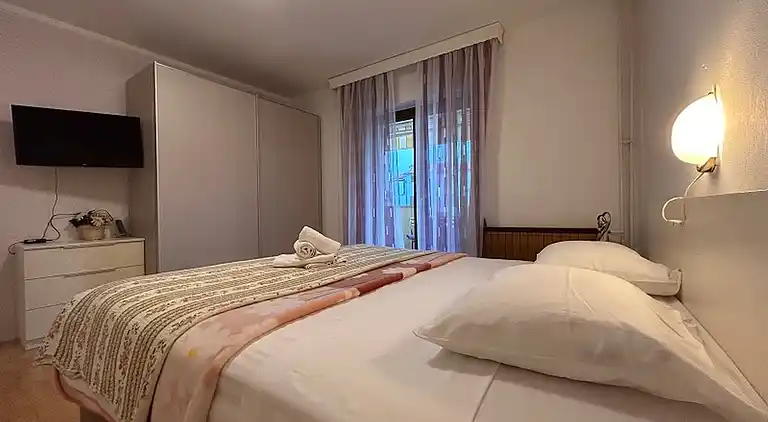 Two bedroom apartment with terrace Novigrad (A-7108-a)