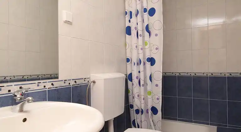 2-Zimmer-Ferienwohnung mit Balkon und Meerblick Duce, Omis