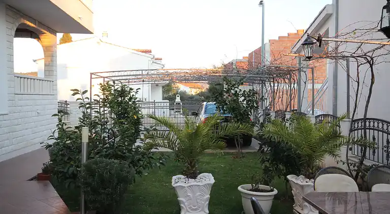 Studio flat with terrace Okrug Gornji, Čiovo (AS-7546-a)