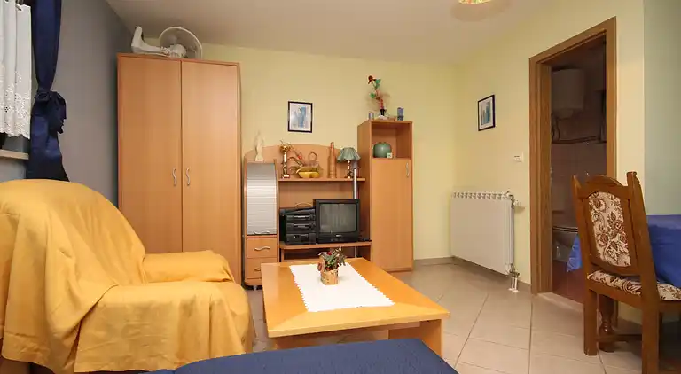 Studio flat with terrace Okrug Gornji, Čiovo (AS-7546-a)