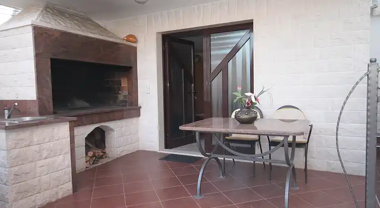 Studio flat with terrace Okrug Gornji, Čiovo (AS-7546-a)