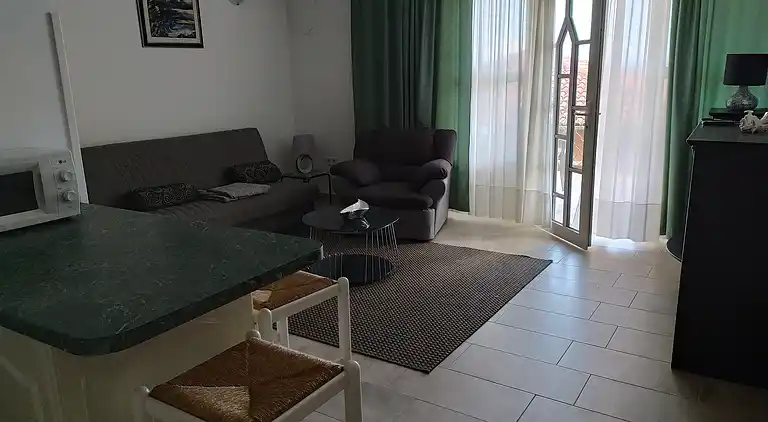 1-Zimmer-Ferienwohnung am Strand Medveja, Opatija (A-7722-b)