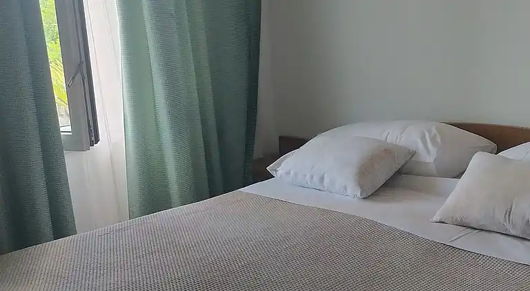 1-Zimmer-Ferienwohnung am Strand Medveja, Opatija (A-7722-b)