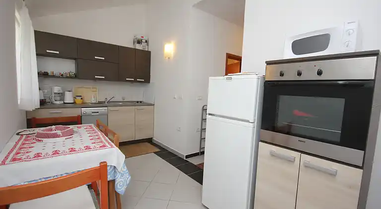 1-Zimmer-Ferienwohnung am Strand Artatore, Losinj (A-7935-c)