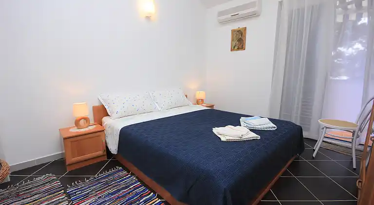 1-Zimmer-Ferienwohnung am Strand Artatore, Losinj (A-7935-c)
