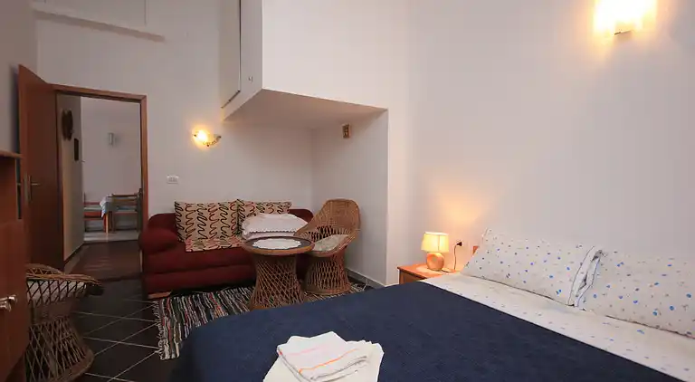 1-Zimmer-Ferienwohnung am Strand Artatore, Losinj (A-7935-c)