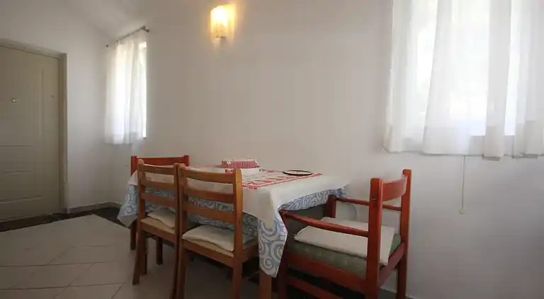 1-Zimmer-Ferienwohnung am Strand Artatore, Losinj (A-7935-c)