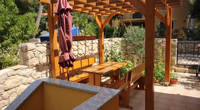 2-Zimmer-Ferienwohnung mit Terrasse Artatore, Losinj
