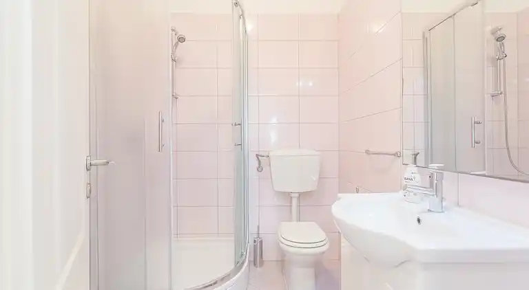 1-Zimmer-Ferienwohnung am Strand Duce, Omis (A-8378-a)