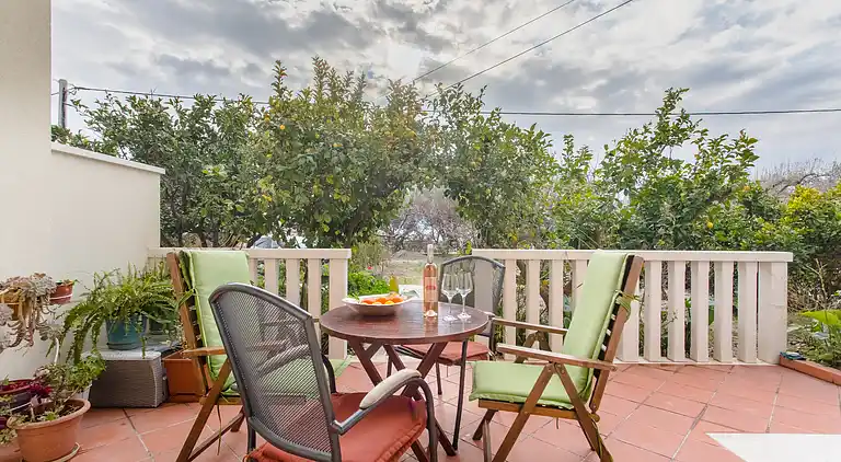 1-Zimmer-Ferienwohnung am Strand Duce, Omis (A-8378-a)