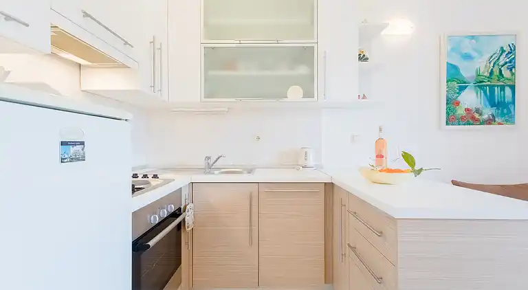 1-Zimmer-Ferienwohnung am Strand Duce, Omis (A-8378-a)