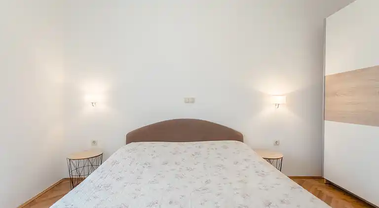 1-Zimmer-Ferienwohnung am Strand Duce, Omis (A-8378-a)