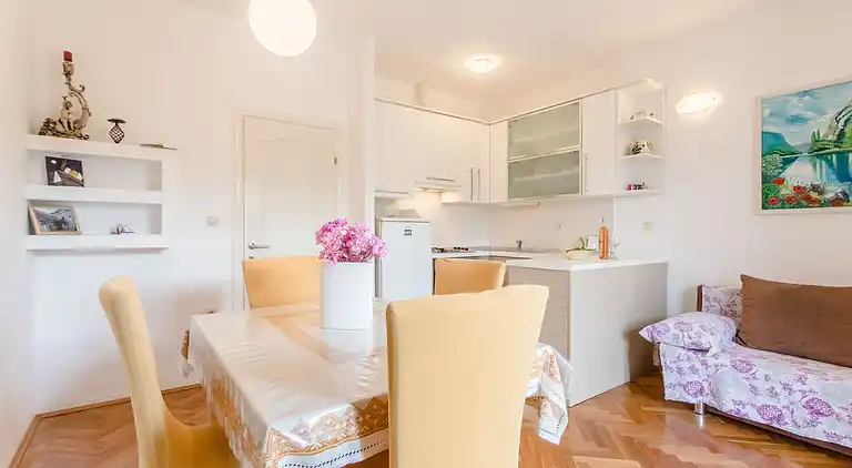 1-Zimmer-Ferienwohnung am Strand Duce, Omis (A-8378-a)