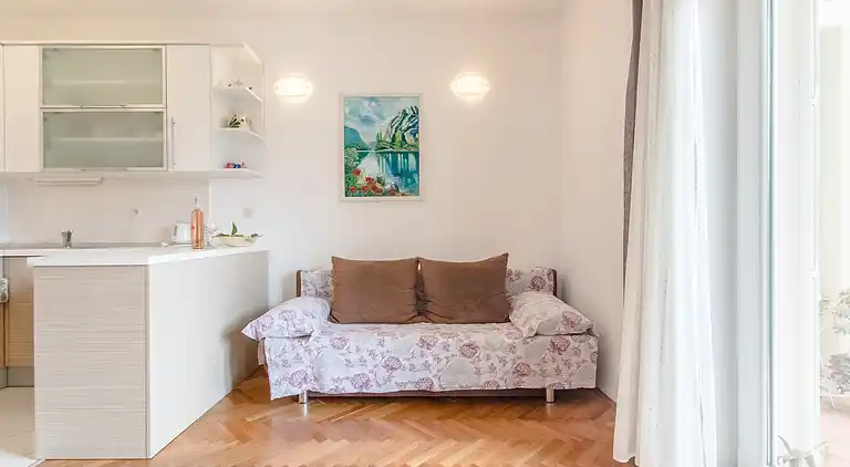 1-Zimmer-Ferienwohnung am Strand Duce, Omis (A-8378-a)