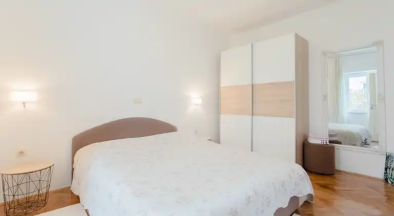 1-Zimmer-Ferienwohnung am Strand Duce, Omis (A-8378-a)