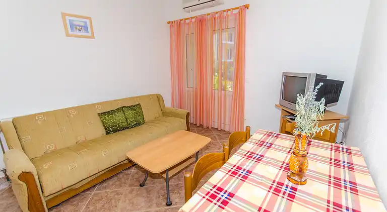 One bedroom apartment with terrace Okrug Gornji, Čiovo