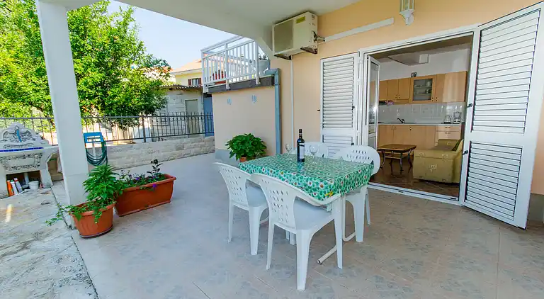 One bedroom apartment with terrace Okrug Gornji, Čiovo