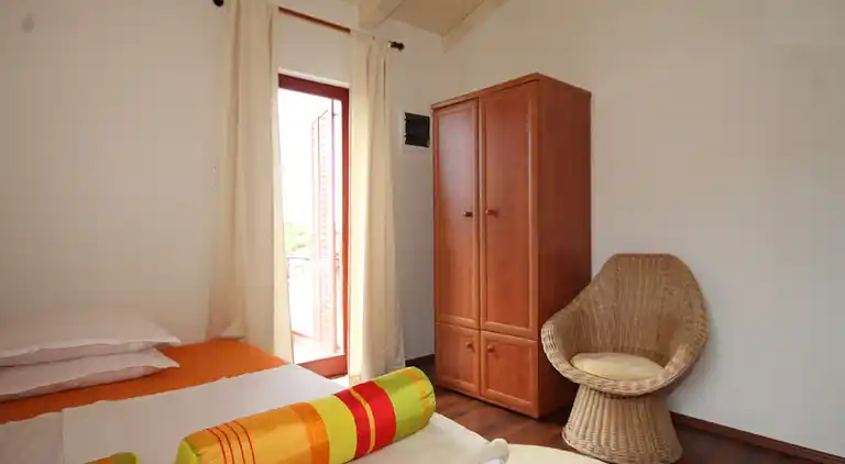 Two bedroom apartment with terrace and sea view Rukavac, Vis