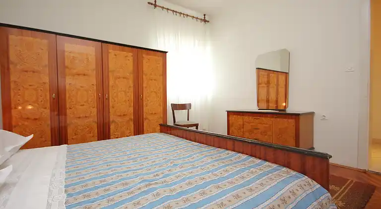 Two bedroom apartment near beach Kali, Ugljan (A-8503-a)