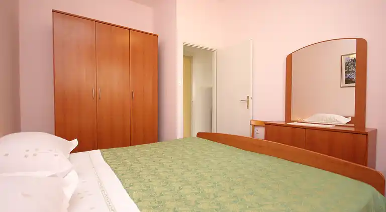 Two bedroom apartment near beach Kali, Ugljan (A-8503-a)