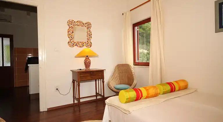 Two bedroom apartment with terrace and sea view Rukavac, Vis