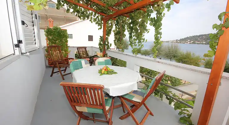 Two bedroom apartment near beach Kali, Ugljan (A-8503-a)