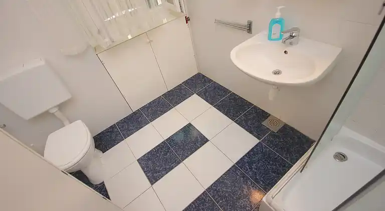 Two bedroom apartment near beach Komiža, Vis (A-8533-b)