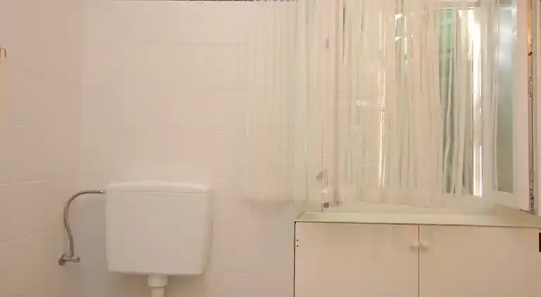 Two bedroom apartment near beach Komiža, Vis (A-8533-b)