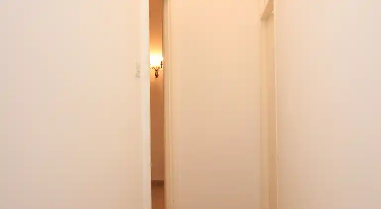 Two bedroom apartment near beach Komiža, Vis (A-8533-b)