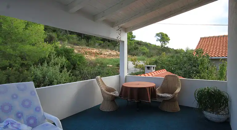 Two bedroom apartment with terrace and sea view Rukavac, Vis