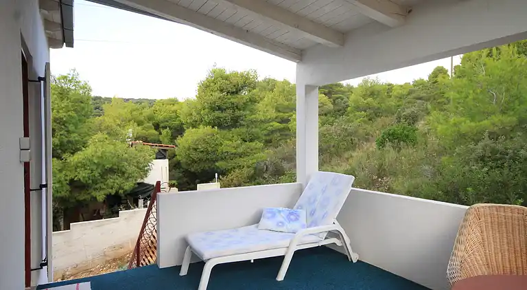 Two bedroom apartment with terrace and sea view Rukavac, Vis