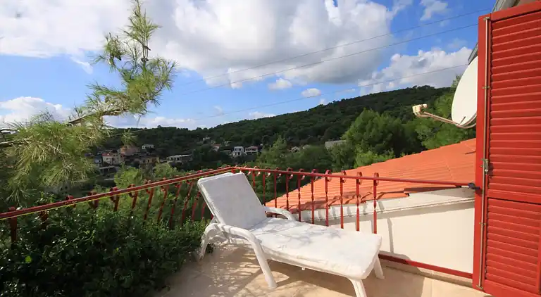 Two bedroom apartment with terrace and sea view Rukavac, Vis