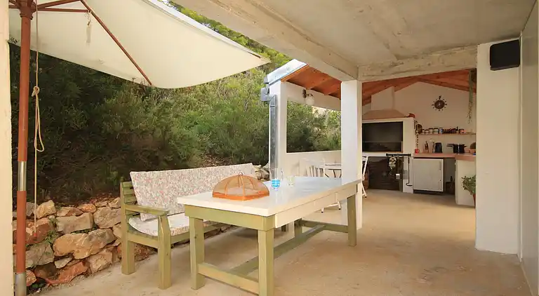 Two bedroom apartment with terrace and sea view Rukavac, Vis