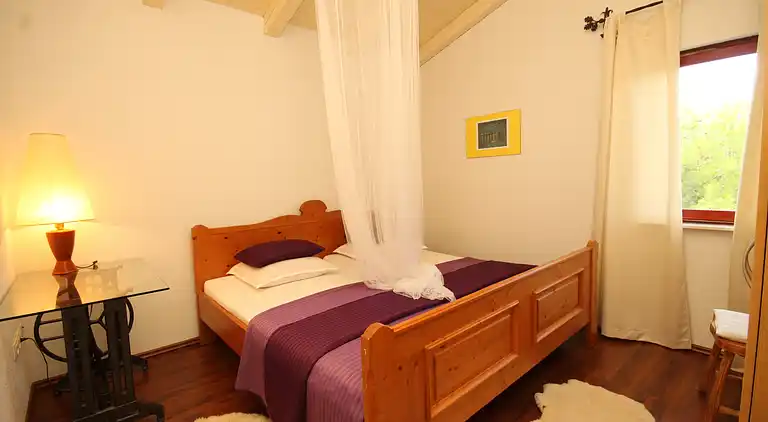 Two bedroom apartment with terrace and sea view Rukavac, Vis