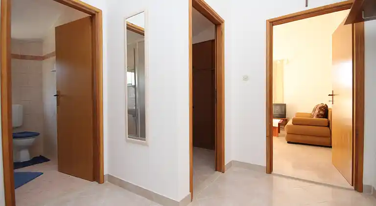 Two bedroom apartment with balcony and sea view Seget