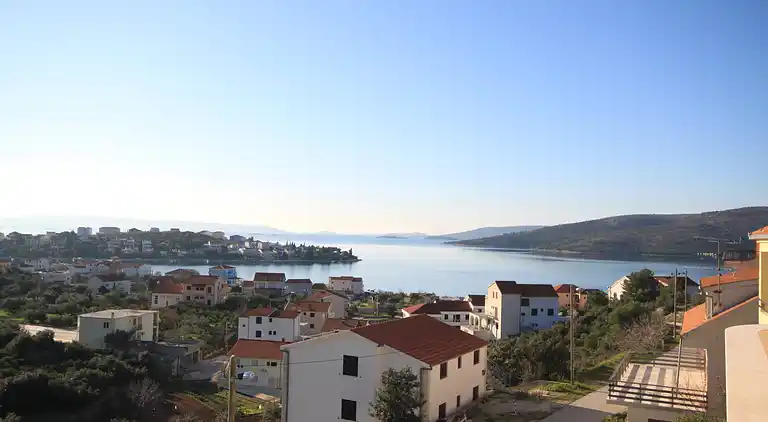 Two bedroom apartment with balcony and sea view Seget