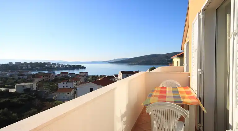 Two bedroom apartment with balcony and sea view Seget