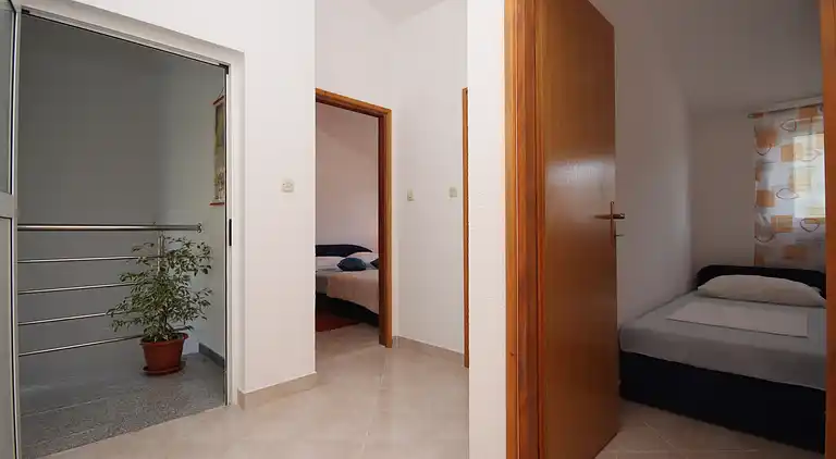 Two bedroom apartment with balcony and sea view Seget