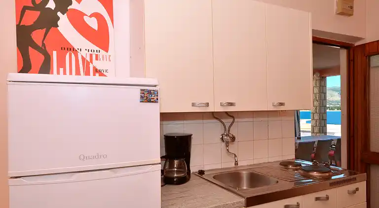 1-Zimmer-Ferienwohnung am Strand Arbanija (Ciovo) (A-8651-b)