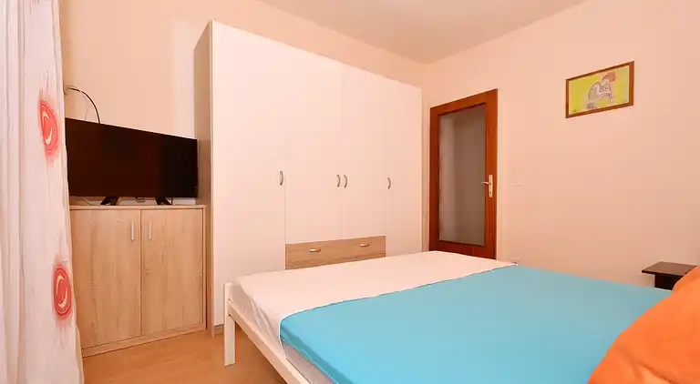 1-Zimmer-Ferienwohnung am Strand Arbanija (Ciovo) (A-8651-b)