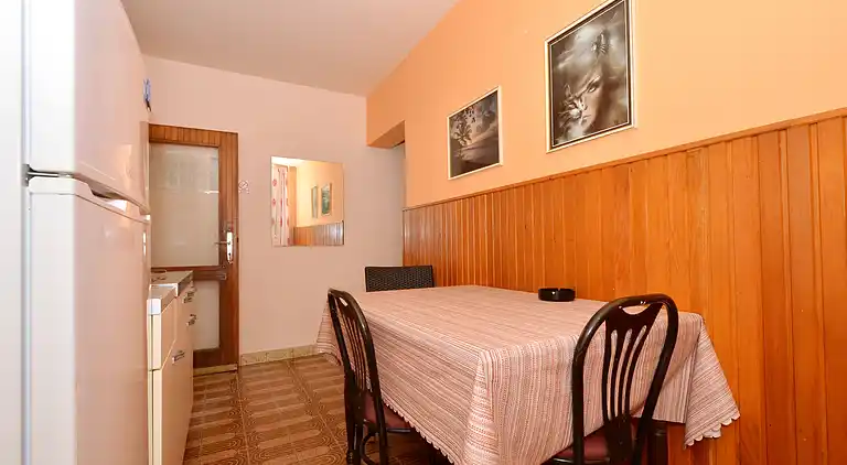 1-Zimmer-Ferienwohnung am Strand Arbanija (Ciovo) (A-8651-b)