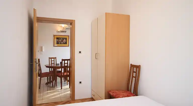 2-Zimmer-Ferienwohnung mit Balkon und Meerblick Okrug Donji,