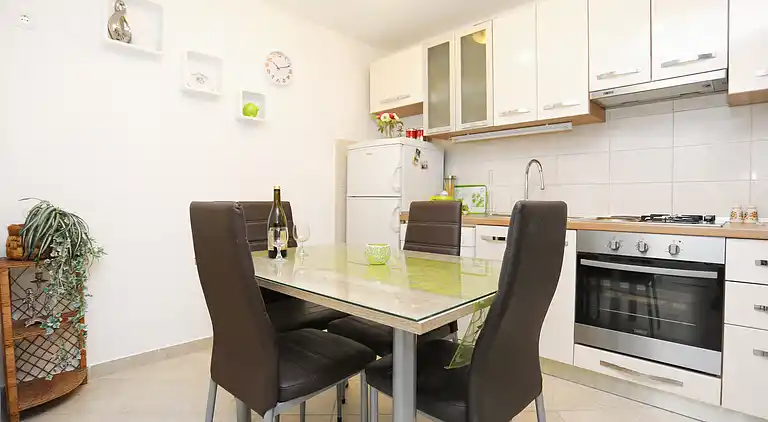 Studio Appartement mit Terrasse Kastel Kambelovac, Kastela