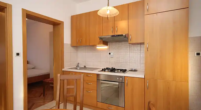 2-Zimmer-Ferienwohnung mit Balkon und Meerblick Okrug Donji,