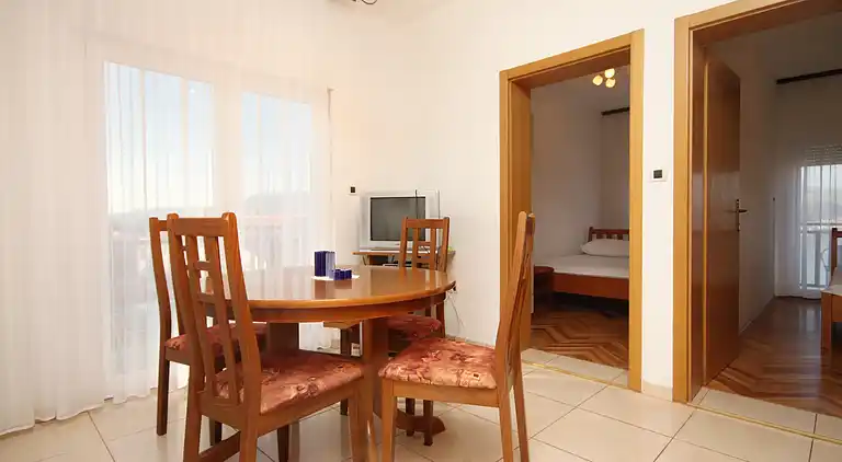 2-Zimmer-Ferienwohnung mit Balkon und Meerblick Okrug Donji,