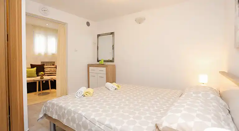 Studio Appartement mit Terrasse Kastel Kambelovac, Kastela