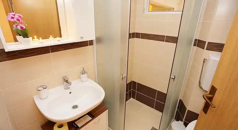 Studio Appartement mit Terrasse Kastel Kambelovac, Kastela