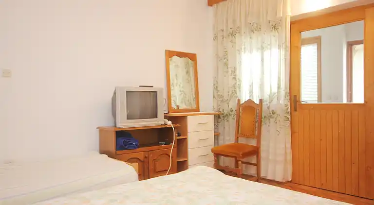 1-Zimmer-Ferienwohnung am Strand Dinjiska, Pag (A-9386-b)