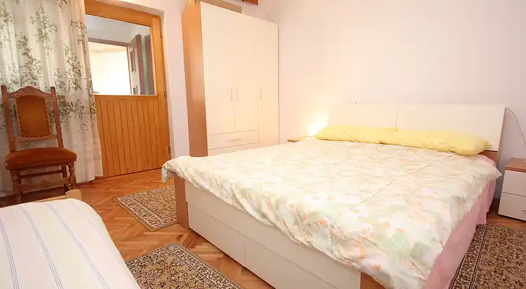 1-Zimmer-Ferienwohnung am Strand Dinjiska, Pag (A-9386-b)