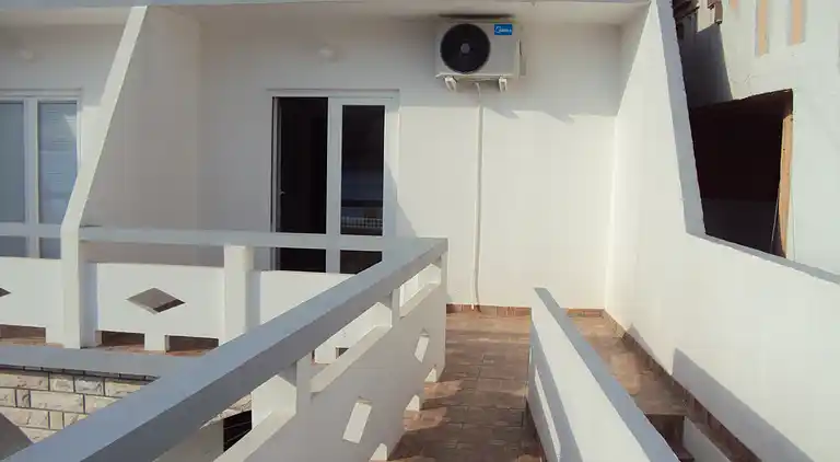 Two bedroom apartment with terrace and sea view Metajna, Pag